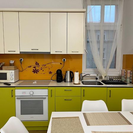 Main Street Retreat Apartment With Free Parking 사라예보 외부 사진