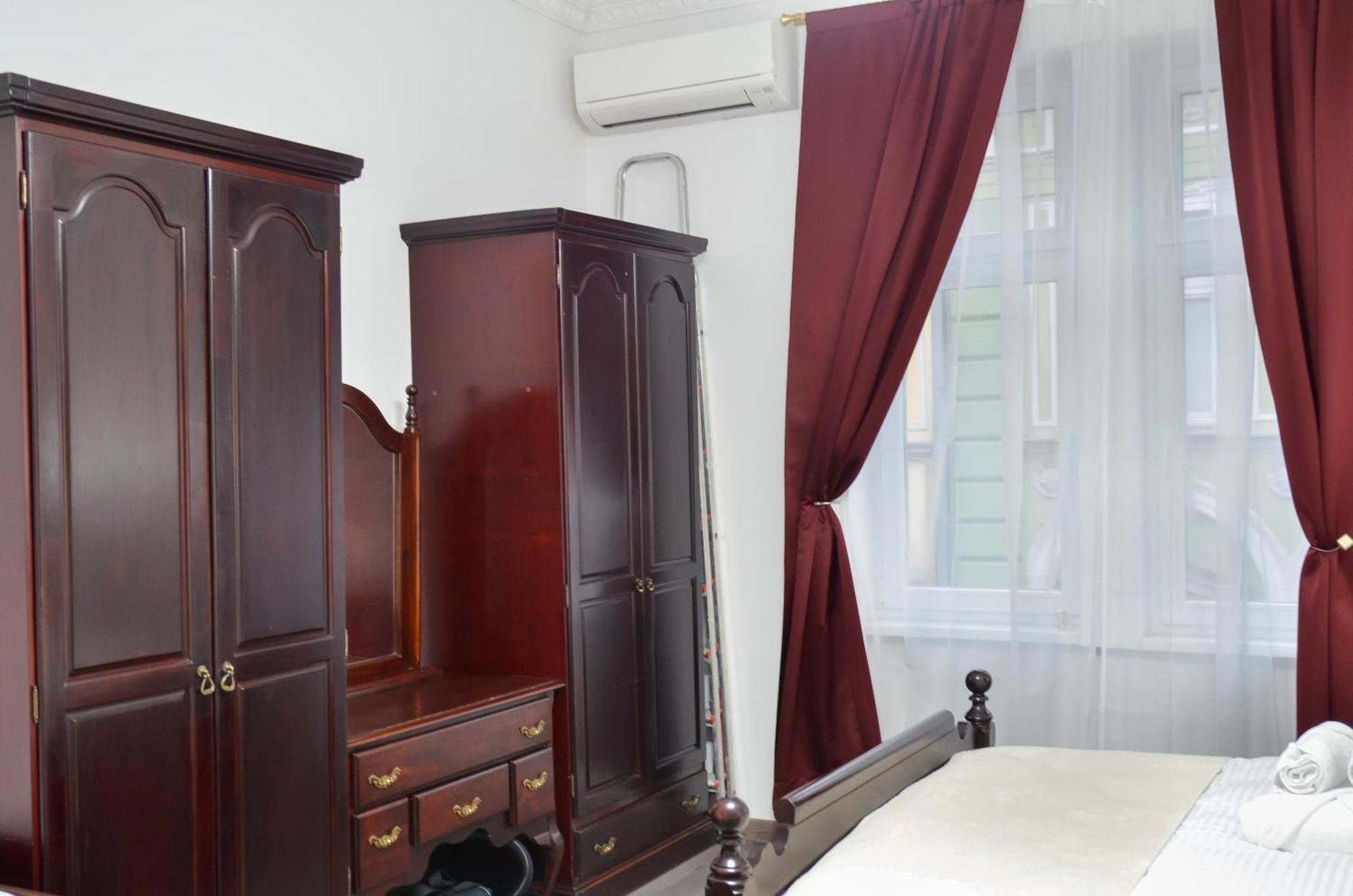 Main Street Retreat Apartment With Free Parking 사라예보 외부 사진