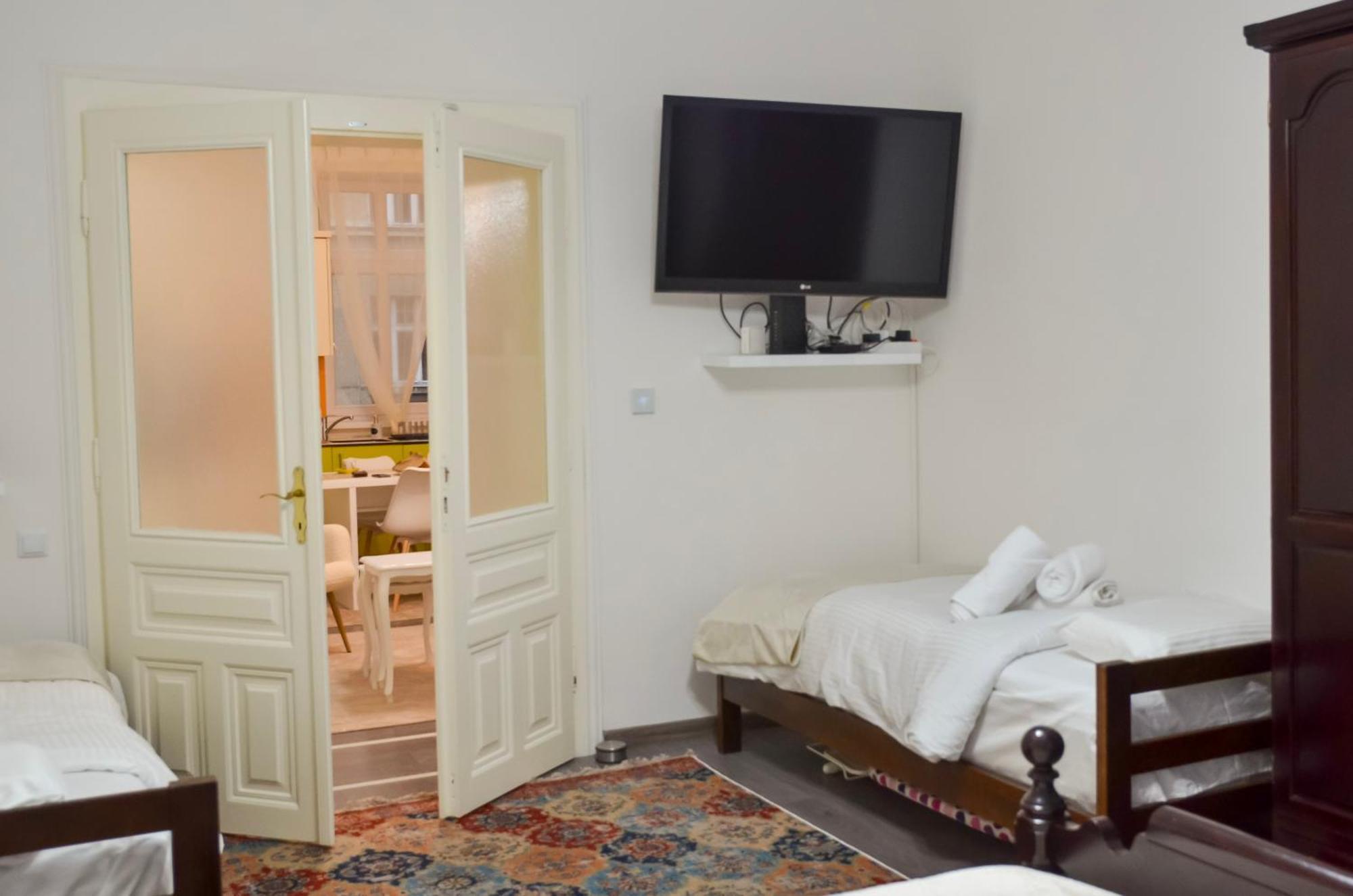 Main Street Retreat Apartment With Free Parking 사라예보 외부 사진