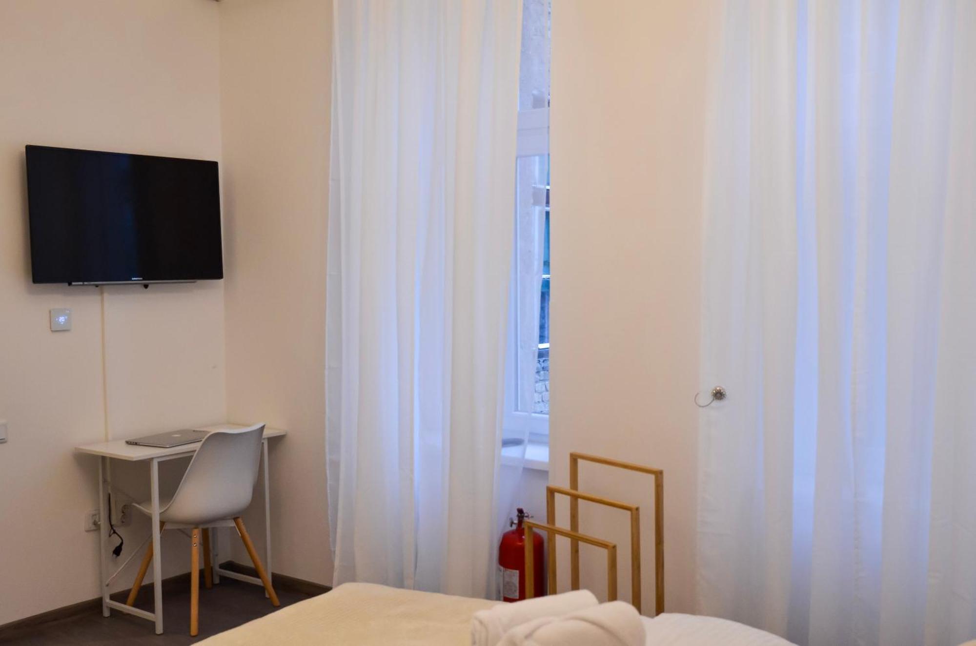 Main Street Retreat Apartment With Free Parking 사라예보 외부 사진