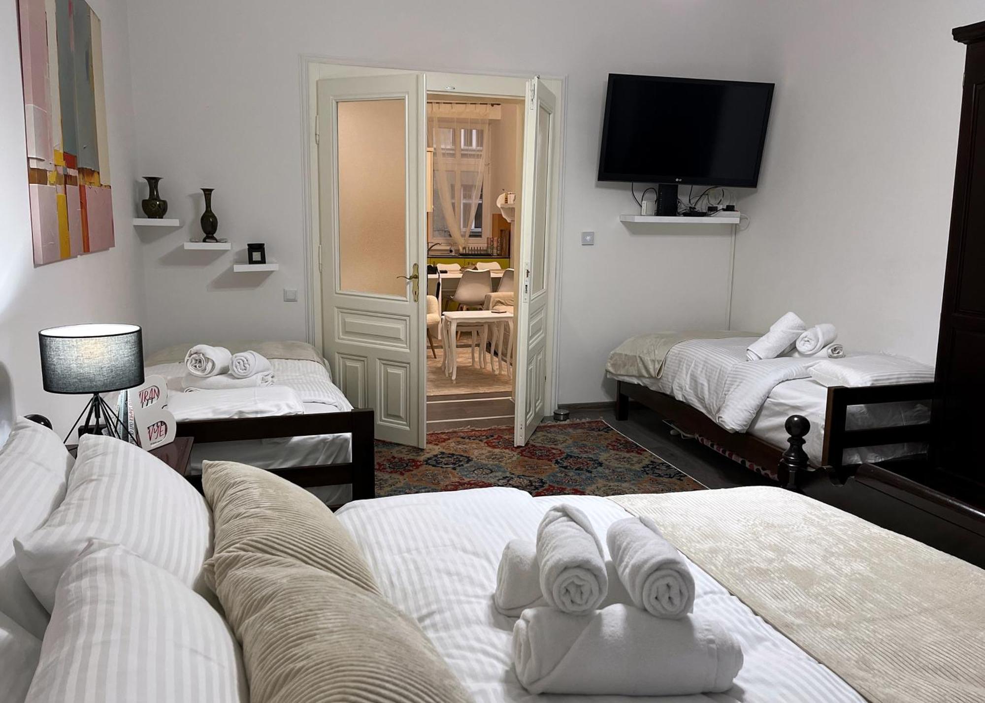 Main Street Retreat Apartment With Free Parking 사라예보 외부 사진